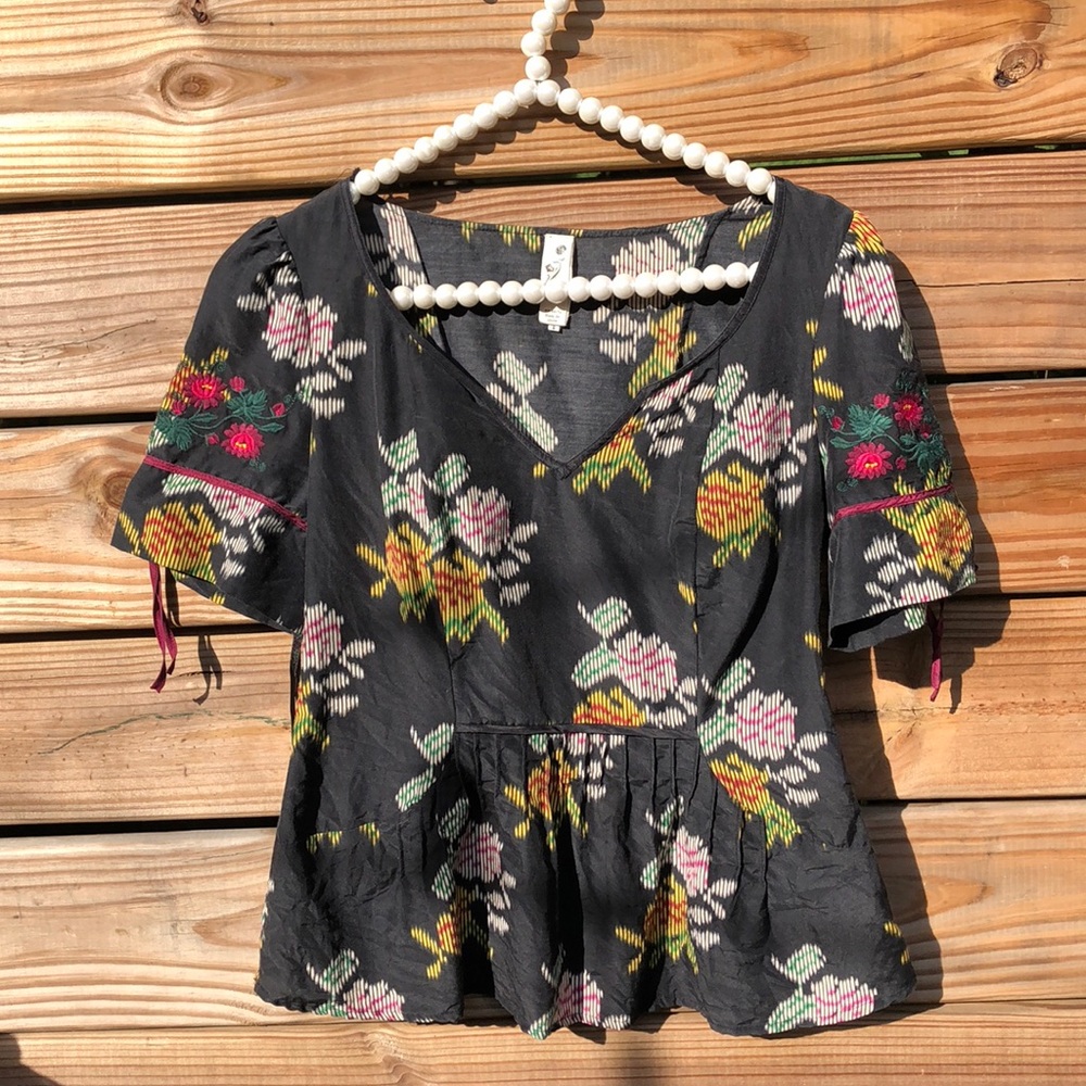 Anthropologie “Floreat” to. Size 4